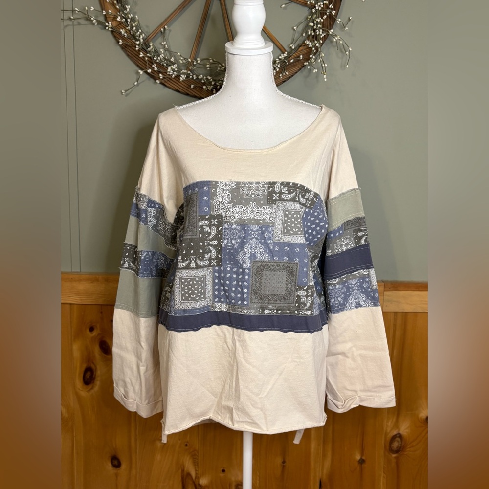 Oli & Hali Blue and Cream Patchwork Long Sleeve High/Low Top size Small - Picture 2 of 12